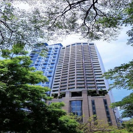 One Bedroom Apartment With Netflix At Greenbelt Makati Manila Bagian luar foto