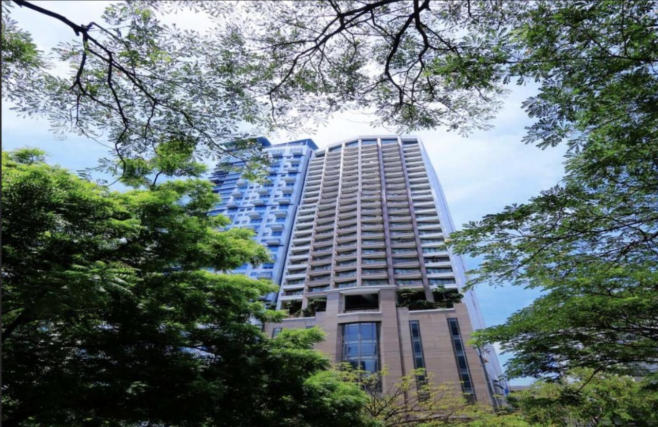One Bedroom Apartment With Netflix At Greenbelt Makati Manila Bagian luar foto