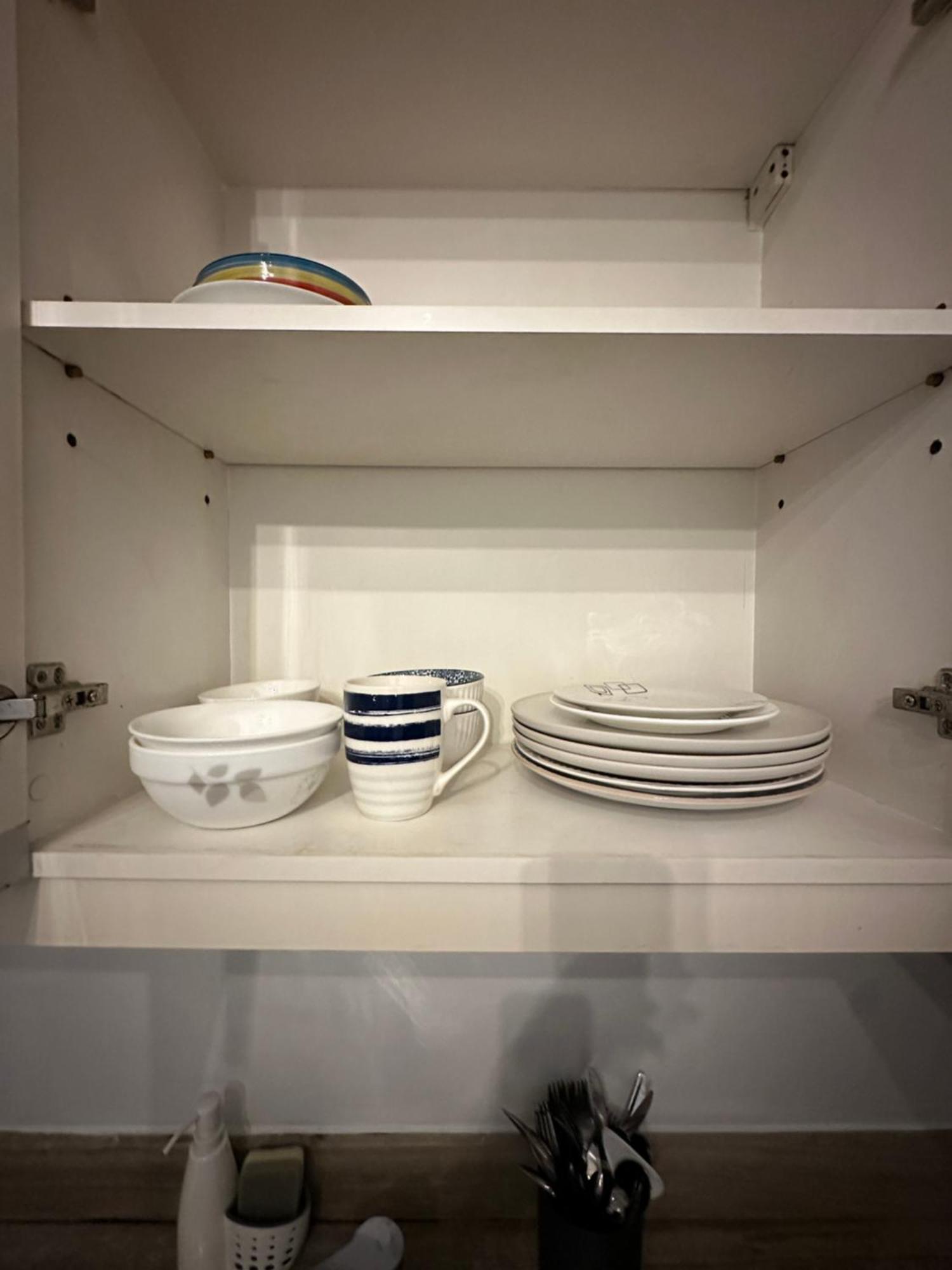 One Bedroom Apartment With Netflix At Greenbelt Makati Manila Bagian luar foto